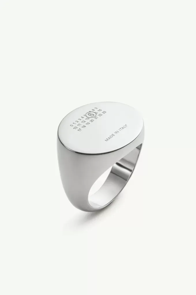 Anillo ovalado numérico de Maison Margiela Anillo ovalado numérico de Maison Margiela