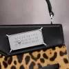 Bolso pequeño arrebatado