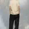 Camiseta con el logo distorsionado