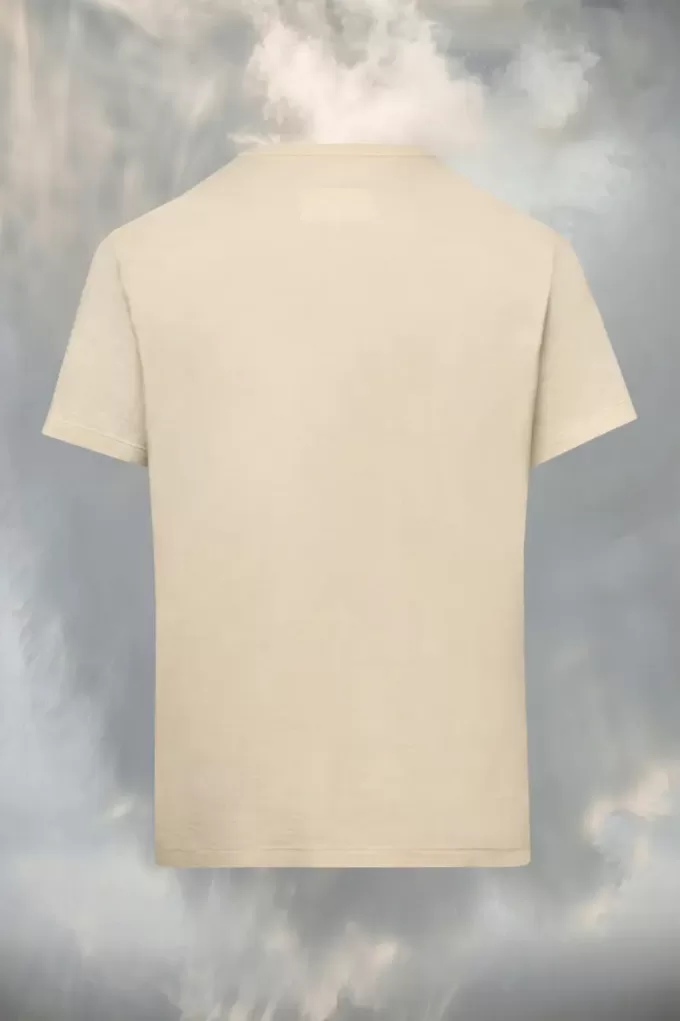 Camiseta con el logo distorsionado