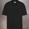 Camiseta con logotipo bordado