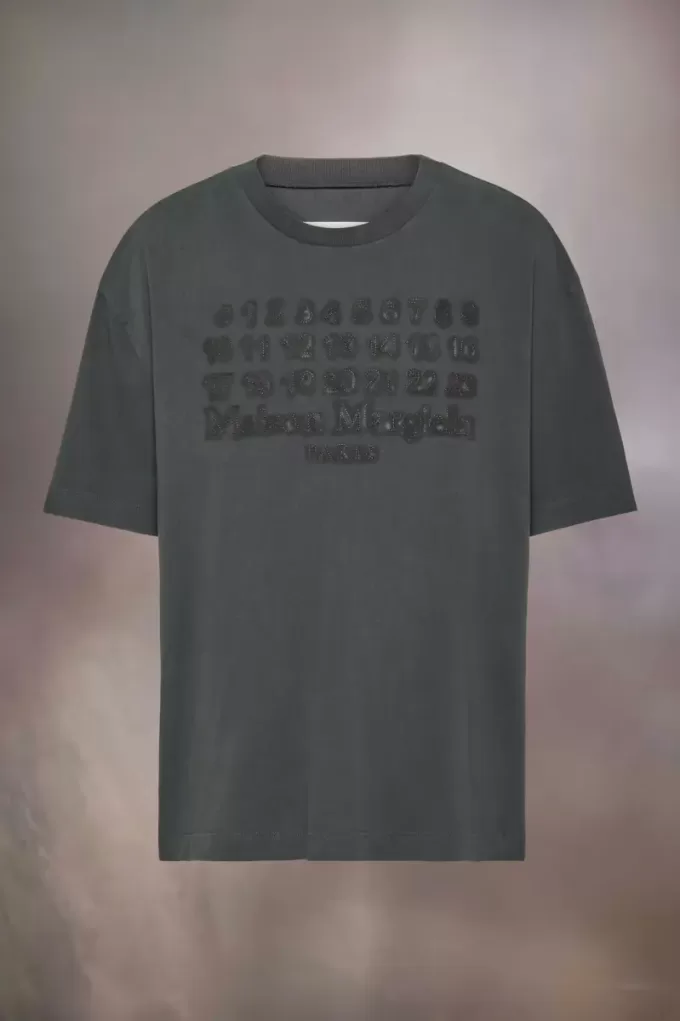 Camiseta con logotipo bordado Camiseta con logotipo bordado