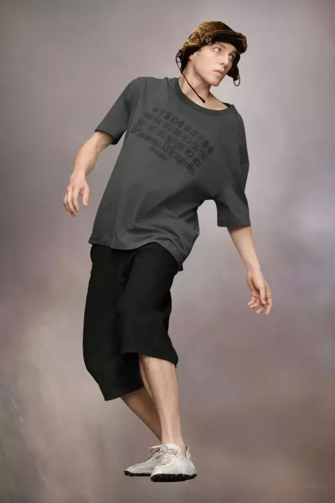 Camiseta con logotipo bordado Camiseta con logotipo bordado