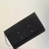 Cartera con cadena de cuatro puntadas Cartera con cadena de cuatro puntadas