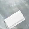 Cartera con cadena de cuatro puntadas Cartera con cadena de cuatro puntadas