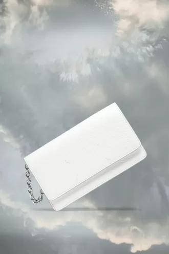 Cartera con cadena de cuatro puntadas