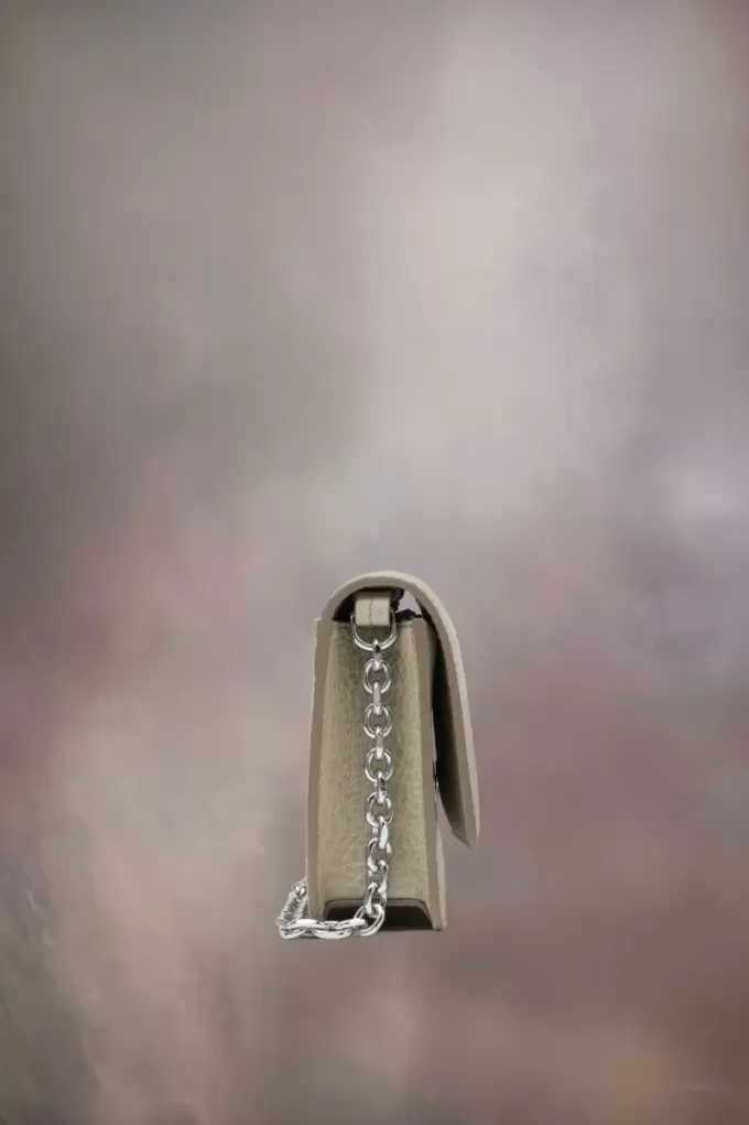 Cartera con cadena de cuatro puntadas Cartera con cadena de cuatro puntadas