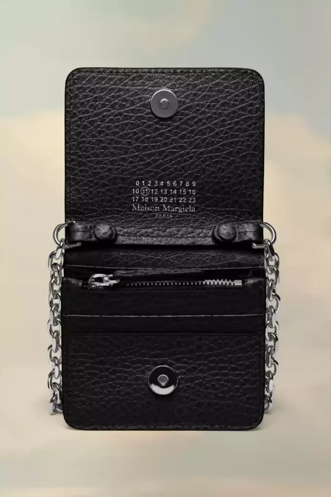 Cartera con cadena de cuatro puntadas Cartera con cadena de cuatro puntadas
