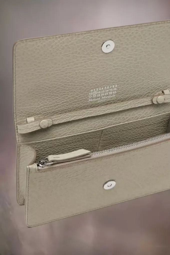 Cartera con cadena de cuatro puntadas Cartera con cadena de cuatro puntadas