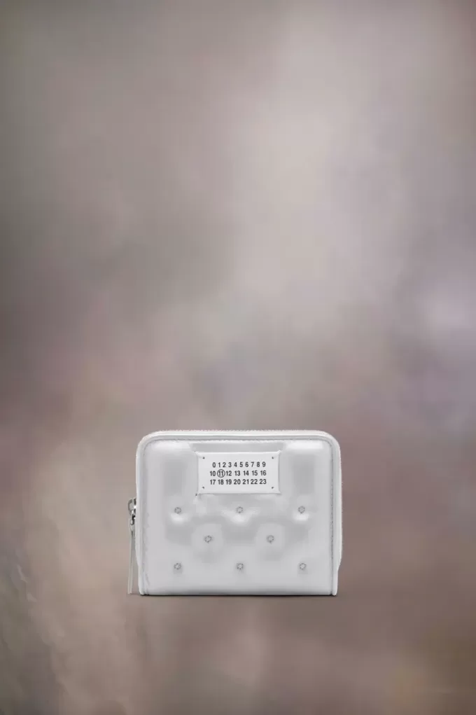 Cartera pequeña bordada Glam Slam Cartera pequeña bordada Glam Slam
