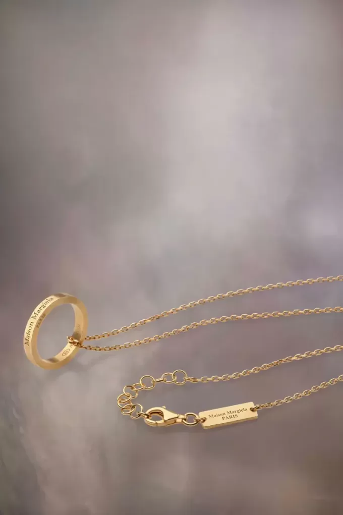 Collar con anillo y logotipo de Maison Margiela
