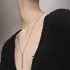 Collar con colgante de logotipo