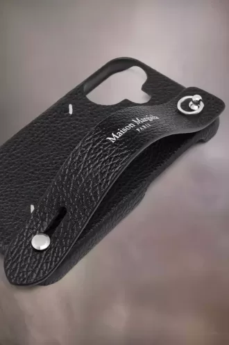Funda de teléfono con cuatro puntadas
