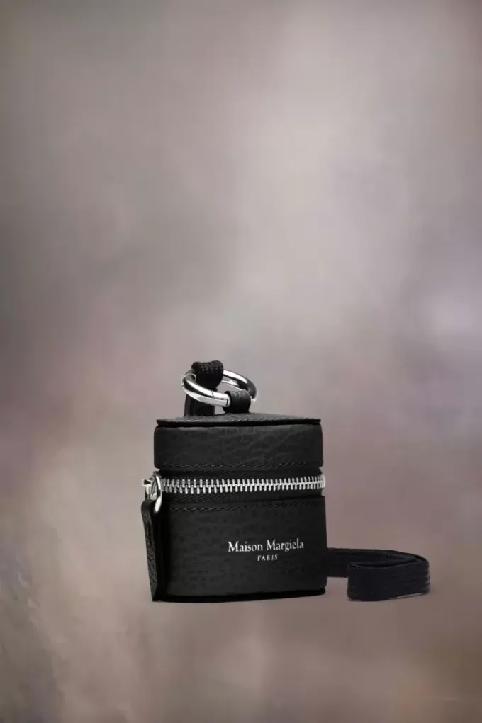 Funda para AirPod con logotipo de Maison Margiela Funda para AirPod con logotipo de Maison Margiela