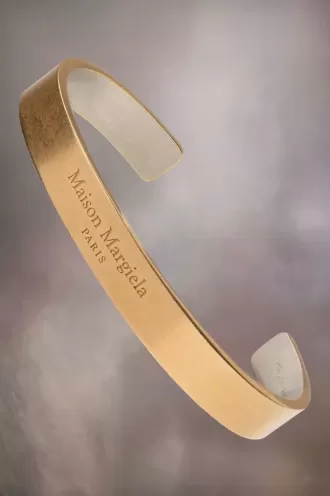 Puño con el logotipo de Maison Margiela