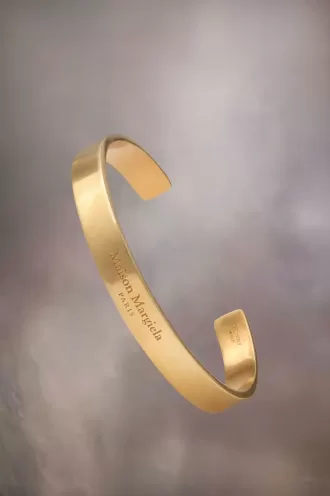 Puño con el logotipo de Maison Margiela