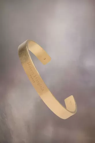 Puño con el logotipo de Maison Margiela