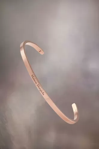 Puño con el logotipo de Maison Margiela