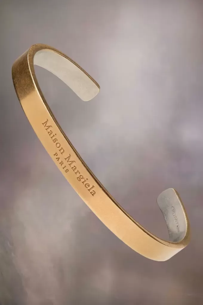 Puño con el logotipo de Maison Margiela Puño con el logotipo de Maison Margiela