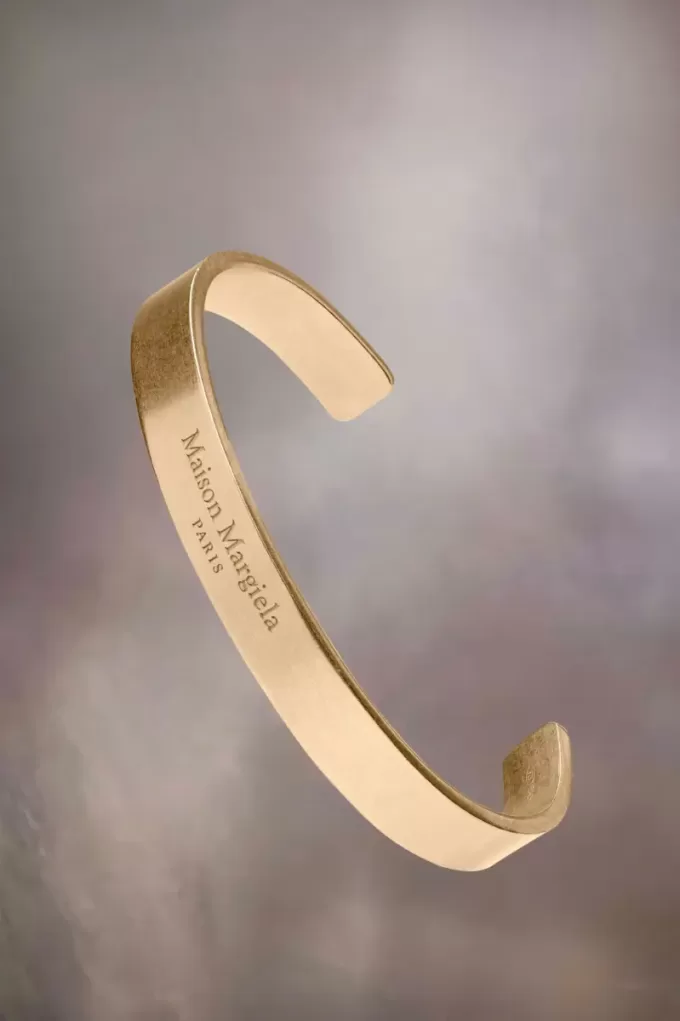Puño con el logotipo de Maison Margiela Puño con el logotipo de Maison Margiela