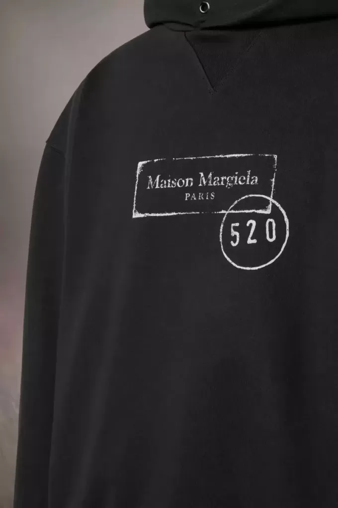 Sudadera con capucha y estampado de sellos 520 Sudadera con capucha y estampado de sellos 520