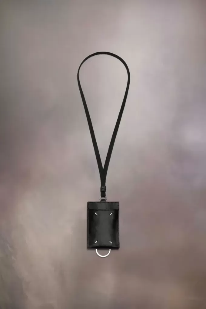 Tarjetero con encaje y logotipo Tarjetero con encaje y logotipo